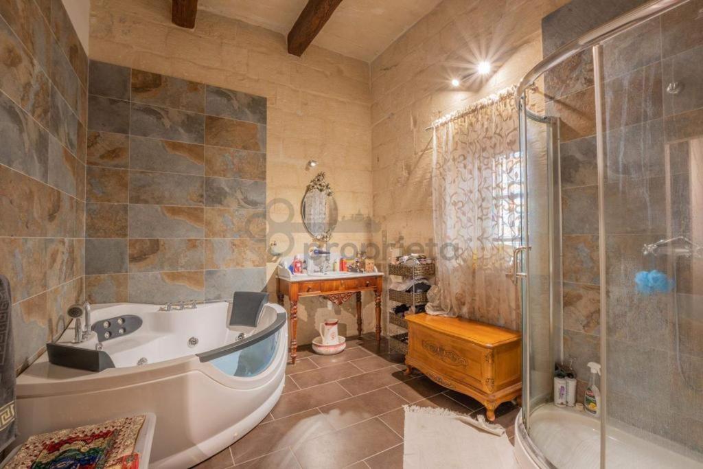 Vintage Farmhouse Qormi Luaran gambar